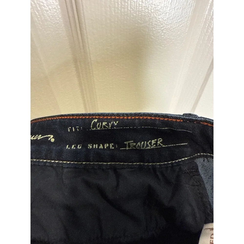 Eddie Bauer pockets accents